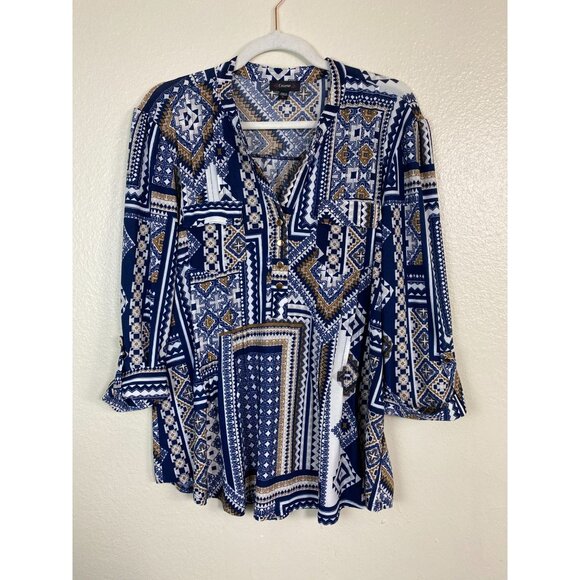 Cocomo Tops - SOLD💙Cocomo Top Women Size Large Blue White Geometric Blouse Stretch 3/4 Sleeves